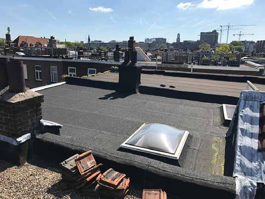 Het dak is onlangs waar nodig gerenoveerd op basis van het bouwtechnisch rapport dat ten tijde van de aankoop van