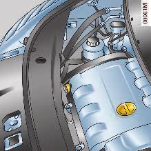 de volgende bladzijdes. A B Let op dat er geen olie wordt gemorst op onderdelen van de motor of de uitlaat.