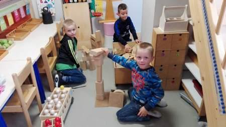 GROEP 3 Wat wordt er toch hard gewerkt in groep 3. Gelukkig is er ook nog tijd om te spelen.