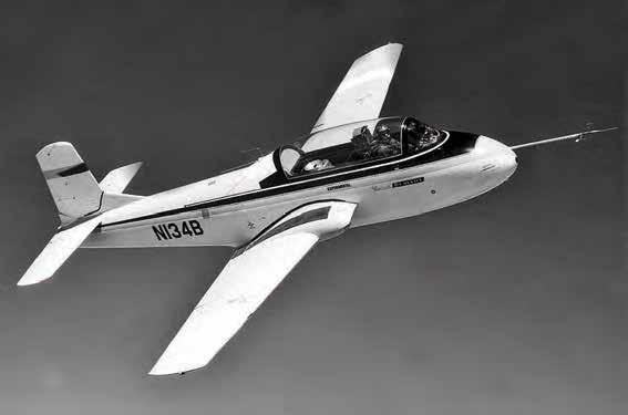 Het enige vliegende prototype. Ruim zestig jaar na de eerste vlucht: verkeren in deplorabele staat. De opmerkelijke luchtinlaat.
