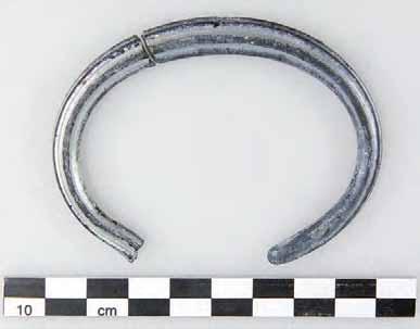 de La Tènearmbanden een typologie opgesteld. 21 De vorm van Romeinse armbanden bouwt voort op de traditie uit de La Tèneperiode.