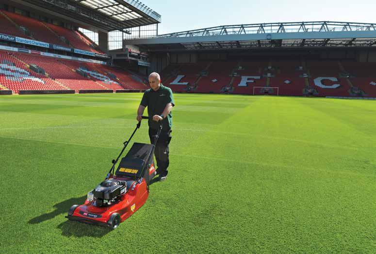 Daarom is deze machine de ideale keuze voor grasmatten die er onberispelijk moeten uitzien, zoals die rond paviljoenen, clubhuizen en hotels.