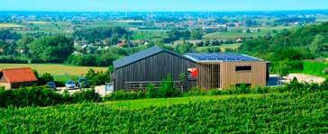 De degustatieruimte, met terras, biedt een prachtig zicht op de wijngaarden. ) Open: zie www.entre-deux-monts.