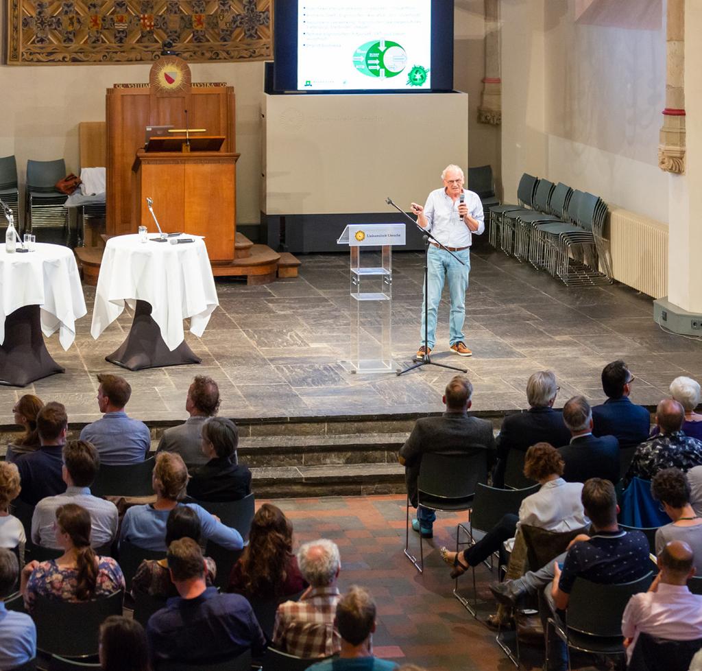 Tegelijkertijd wordt steeds meer biomassa verbrand. Hoewel verbranding de vraag naar fossiele brandstoffen vermindert, staat het hoogwaardiger toepassen van biomassa in de weg.