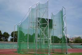 IAAF-gecertificeerd BESCHERMKOOI VOOR DISCUSWERPEN Aluminium beschermkooi voor discuswerpen met een hoogte van 600 cm (tegen meerprijs voor plaatsing in grondpotten.