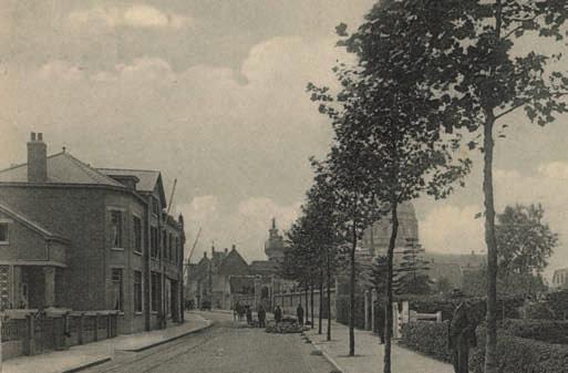 STE. BERNAERTSSTRAAT 25. Ste. Bernaertsstraat 32 Aan het eind van de achttiende eeuw werden op de zandgronden rond de dorpskern van Oudenbosch de eerste boomkwekerijen gesticht.