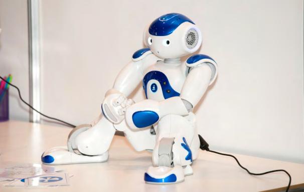 Deel A Robotica in de praktijk 9. Ook robot Amigo is een zorgrobot. a. Wat doet robot Amigo? b. Waarom zijn robots als Amigo handig? 10. Heb je alle opdrachten van Taak 2 gemaakt?