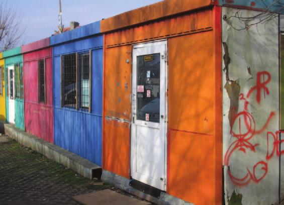 Winkelpanden blijven leeg, huizen en gronden verliezen hun waarde. Nieuwe bewoners aarzelen om naar Menen te komen. Mensen verhuizen omdat ze zich niet meer thuis voelen.