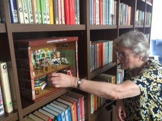 In de bibliotheek was onder andere een kleine Franse boutique te zien, een bibliotheekje, een kapelletje en een petieterig keukentje uit 1910.