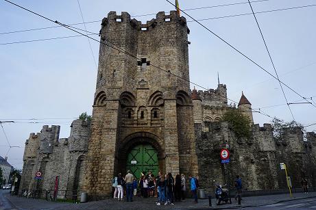 IK KOM AAN BIJ HET GRAVENSTEEN: WAT NU?