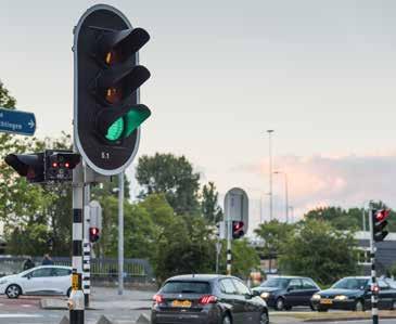 46 PROJECTNIEUWS Vialis levert eerste ivri in Noord-Brabant aan s-hertogenbosch Een ivri is een regelinstallatie die communiceert met voertuigen en fietsers.