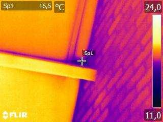 g Rooster luchtverwarming h i Fig. 21. Infraroodbeelden vs. digitale foto s.