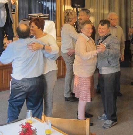 Een zondag waar we samen met onze familie konden genieten van een glaasje, goei compagnie, sfeer en gezelligheid en voor wie wou kon er ook een dansje af. En ja er is heel wat gedanst!