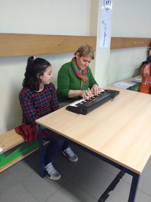 Nieuws uit de 2de kleuterklas Deze week leerden we over muziekinstrumenten.