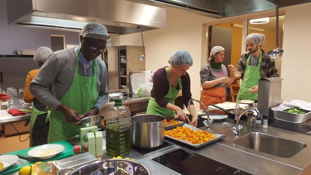 8. Conclusies Er zijn afgelopen jaar door Van Tuin Tot Bord weer mooie resultaten geboekt rond inclusie en gezond voedsel: vrijwilligers die opbloeien door wekelijks mee te doen, mooie en nieuwe