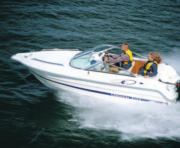 D51Sportief op en in het water De Uttern D51 is een daycruiser met sportieve eigenschappen en zijn romp maakt hem perfect bestuurbaar.