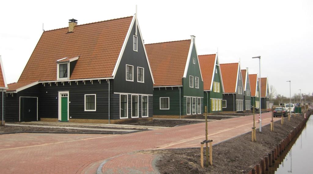 Nieuwbouw Watergang vormgegeven in stijl van de karakteristieke houtbouw in Waterland. dak - De dakvorm past bij het ontwerp en aansluiten bij de gekozen (richting van de) plattegrond(en).