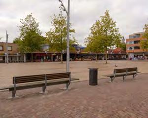 Stedenbouw De straten zijn in de regel stenig en hebben straatwanden van aaneengebouwde panden met een individueel karakter. De rooilijn volgt de weg met kleine verspringingen.