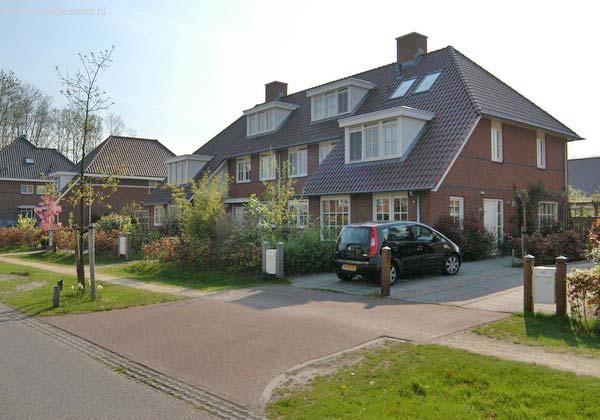 Traditionele materialen toepassen: baksteen, pannen, hout, glas. 3.