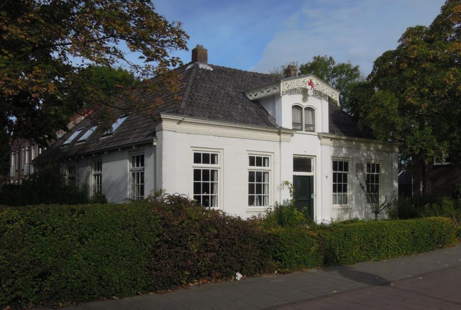 PLAATSELIJKE AANDUIDING: Middenweg 179, 1701 GA Heerhugowaard KADASTRALE AANDUIDING: Sectie D 2822 DATERING: 1835 onbekend HISTORIE: Voormalig raadhuis uit 1835, opgetrokken in neoclassicistische