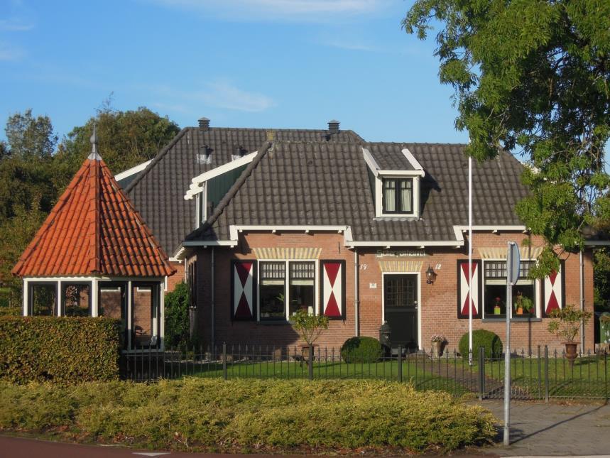 PLAATSELIJKE AANDUIDING: Middenweg 307, 1701 GE Heerhugowaard KADASTRALE AANDUIDING: Sectie N 5286 DATERING: 1918 Aris Groot HISTORIE: Boerderij, van oorsprong uit 1918 genaamd "Scherpenheuvel" met