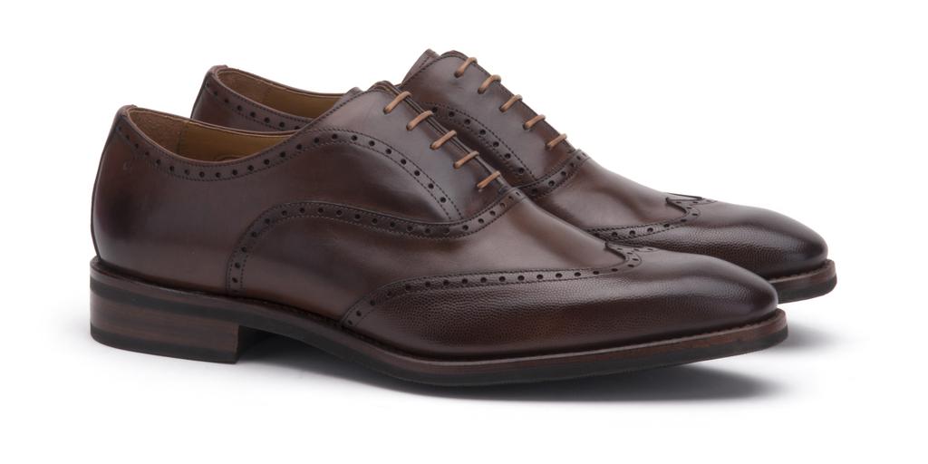 Brogue Als u een stevige schoen zoekt die made for walking, modieus, stijlvol en klassiek is, dan is de brogue uw schoen.