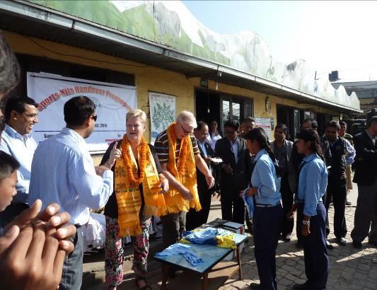 Inmiddels is er ook een digitale camera afgegeven en de volgende Nepalganger zal een laptop voor ze meenemen.