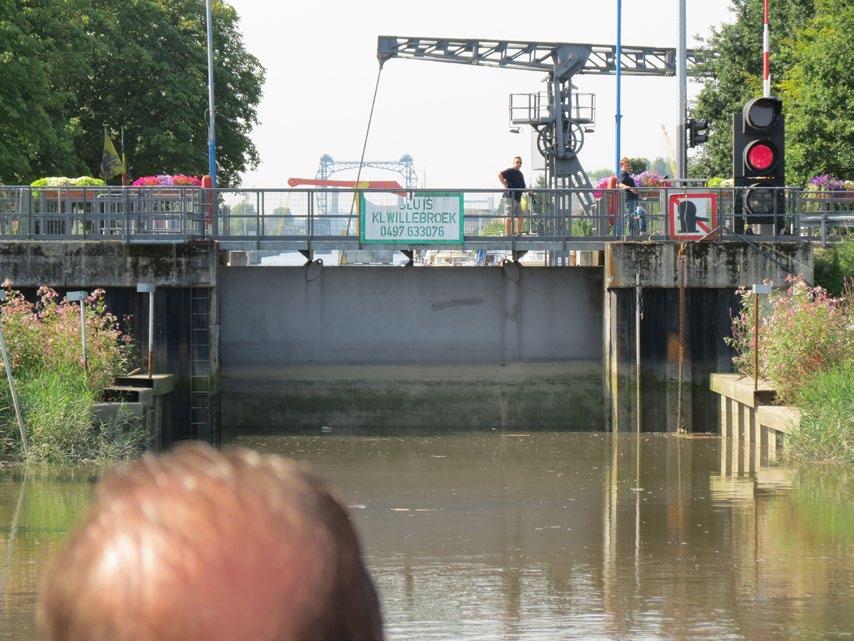 Leerkracht Varen op de Rupel 9 De Rupel De Rupel als waterweg Tot 1997 moesten schepen via de Rupel om van Brussel naar Antwerpen en de Noordzee of omgekeerd varen.