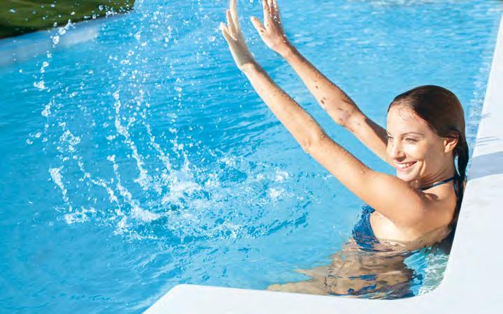 Monoblok zwembaden met een romaanse inlooptrap als vorm behoren tot de klassieke en comfortabele