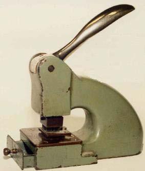 klassieke perforator moderne perforator Al snel werd het gebruik van de perforator ook in andere landen ingevoerd, vooral in