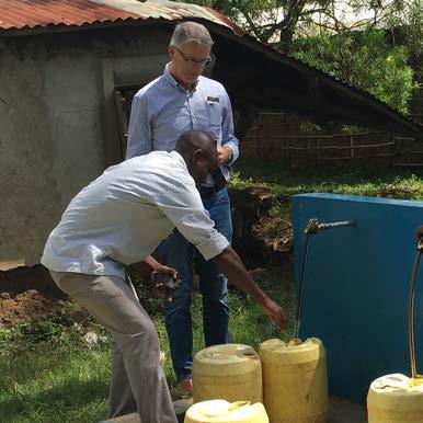 Doordat de klanten een betaalbare prijs gingen betalen voor het water, kon het waterbedrijf inkomsten gaan genereren om het systeem te onderhouden en beheren.