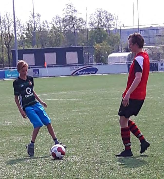 Noah, grote vriend Teun, Feyenoord en katten Lola en Floyd Afgelopen zondag speelde Teylingen de een na laatste thuiswedstrijd tegen Laakkwartier.