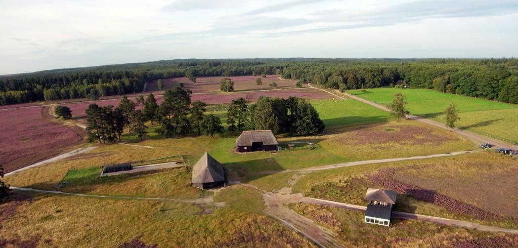 DIT IS UW KANS! EEN PRACHTIGE, VOLLEDIG GEMODERNISEERDE RECREATIEWONING WAAR U DIRECT IN KUNT! Een werkelijk unieke vrijstaande woning gelegen in de prachtige bossen van de Veluwe.