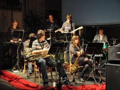 Dat de mooie kerk in minder dan 6 uur tot een stemmige concertzaal werd omgevormd, was te danken aan de enorme inzet en knowhow van