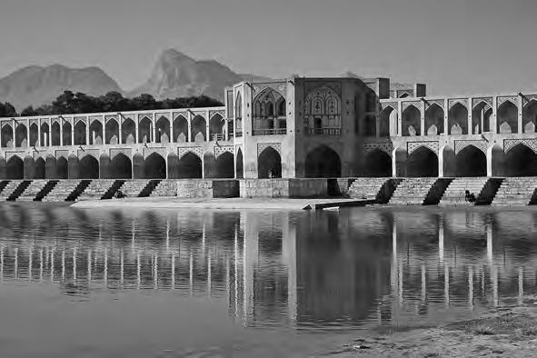 bron 2 De Zayandeh in Esfahan met en zonder water Het verschil