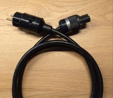 Deze kabel is volledig nieuw, alleen de gebruikte SharkWire IEC-connector is een gebruikte uitvoering