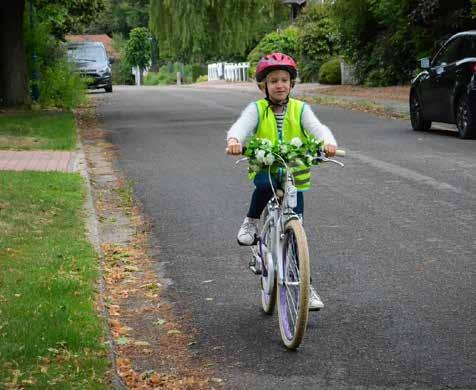 3.1 Rechts op de rijbaan fietsen 17 Vaardigheid Als fietser moet je zo rechts mogelijk op de rijbaan fietsen als er geen fietspad is. Hiervoor moet je voldoende stuurvaardig zijn.