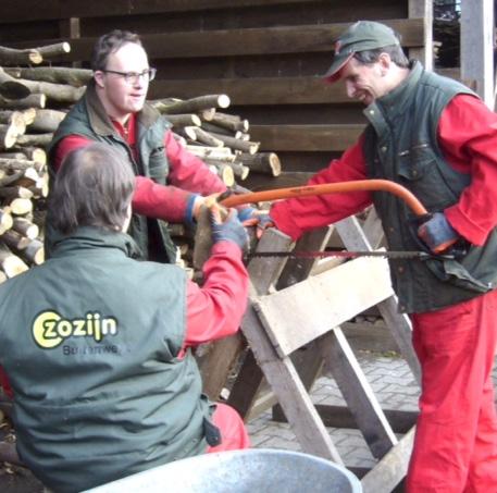 Samen met de cliënt leveren we de producten aan winkels, restaurants en particulieren. Jaarlijks maken we in opdracht kerstpakketten voor kleine bedrijven en verenigingen.