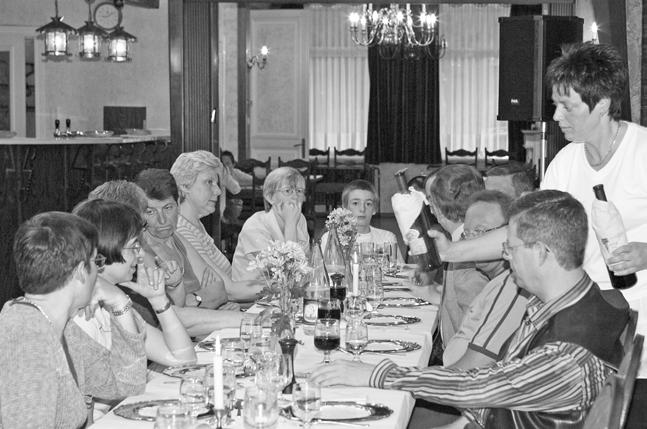 de oude doos Er was eens... een tijd dat we ieder werkingsjaar afsloten met een clubfeest. Dit begon in 1967 in de Negresco en eindigde in de Epicurus in 2006.