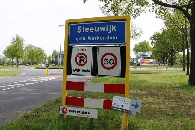 Sleeuwijk Sleeuwijk is een prachtig dorp in de gemeente Werkendam, gelegen aan de Boven-Merwede in de provincie Noord-Brabant. Het dorp telt circa 5.500 inwoners.