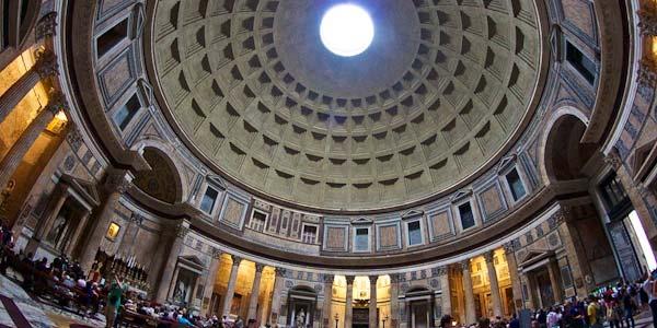 Romeinse Pantheon Romeins Pantheon Overdadig versierd binnentempel Alle goden vereren Griekse en Etruskische invloeden