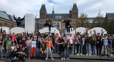 Donderdag 11 oktober stond er voor de leerlingen van onze groepen 8 een hele bijzondere excursie op het programma: met de museumbus naar Amsterdam...naar het Rijksmuseum!