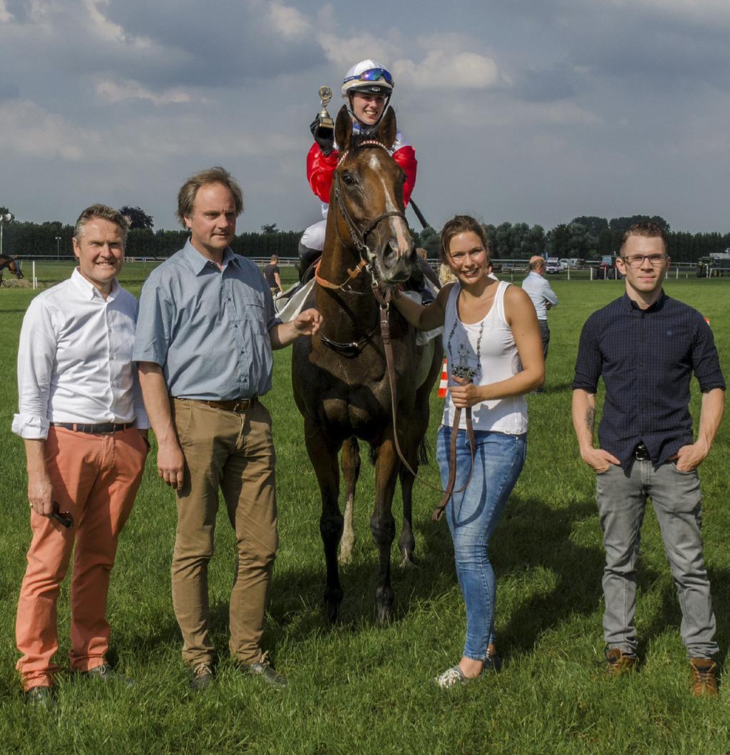 De derde ren, een 2100m, werd gewonnen door SOLAR ROCKET (FR) van Cedric Van Zuylen Van Nyevelt.