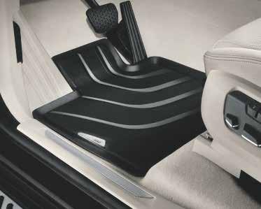 Aanbevolen wordt om de Baby Seat 0+ met de ISOFIX Base aan de ISOFIX houder van de auto vast te maken; hij kan echter ook alleen met de autogordel worden bevestigd. 312,- BMW Junior Seat 1.