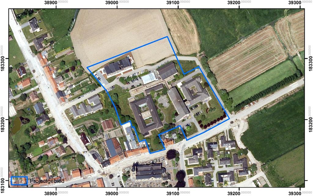 2. Studiegebied afbakening zone Het projectgebied bevindt zich ten noordoosten van de dorpskern van Reninge (gemeente Lo- Reninge) en ligt langsheen de Steenweg Reninge-noordschote.