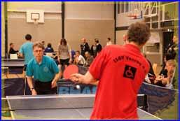 hij won de wedstrijd door de volgende drie sets te winnen met 11-6, 11-7 en 11-1.