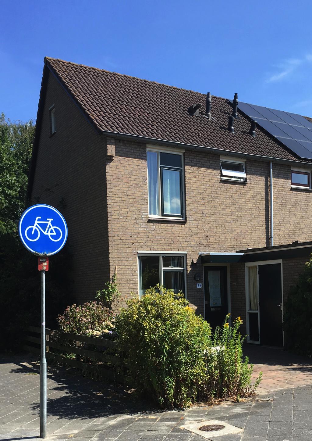 Voorbeeld hoekwoning hoekwoning label label C C Voorbeeld De woning wordt voorzien van 10 zonnepanelen en een hybride warmtepomp 3,2kW De woning krijgt daarmee een A-label De kosten bedragen ca 12.