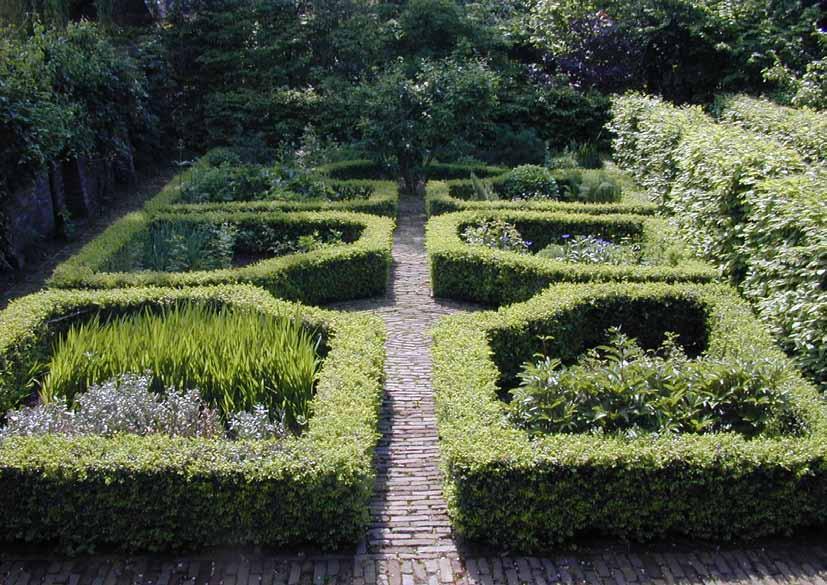 Tuin t Hooghuys van Gageldonk is omgeven door een schitterende onder architectuur aangelegde tuin