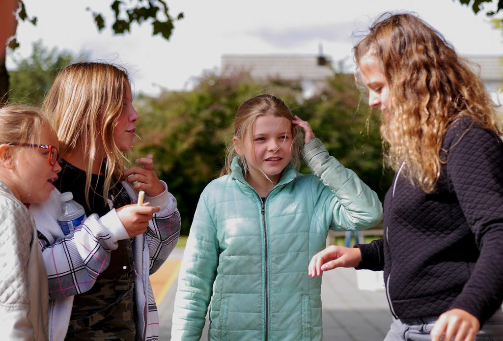 September Schoolgids & Jaarkalender / Kijkje in de groep (.00-.00 u) Nieuwsbrief Zomervakantie Naschoolse Sport Buurtsportcoach OR-vergadering NIO gr. (.u) Week Tegen Pesten Zorgteam (.-. u) Thema: Dieren Bezoek dierenwinkel () Studiedag: alle kinderen gr.