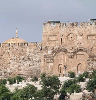 Jeruzalem We gaan op naar Jeruzalem, zeggen de Joden. Omdat de stad een belangrijke rol speelt in hun geloofsbeleving én omdat ze op een hoog punt ligt. Jeruzalem is het hoogtepunt van onze reis.